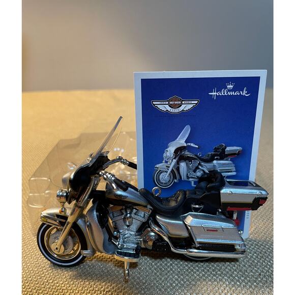 Hallmark 2003 Ultra Classic Electra Glide Ornament, Collectible Motorcycle - Picture 1 of 7